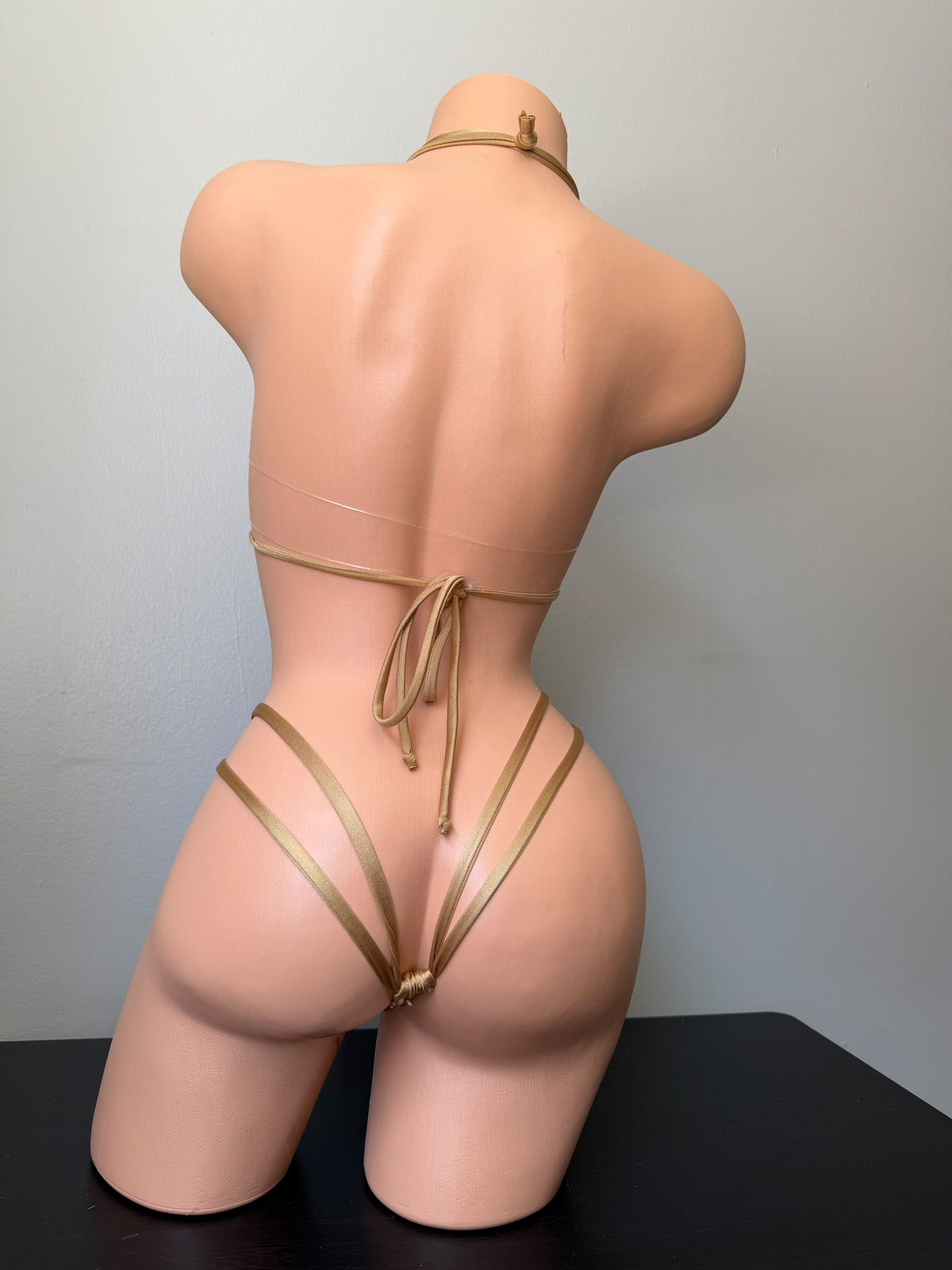 “Xoxo double tie side string